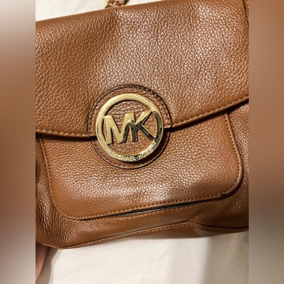 Camel brown Michael Kors crossbody with gold chain detail - Picture 2 of 4